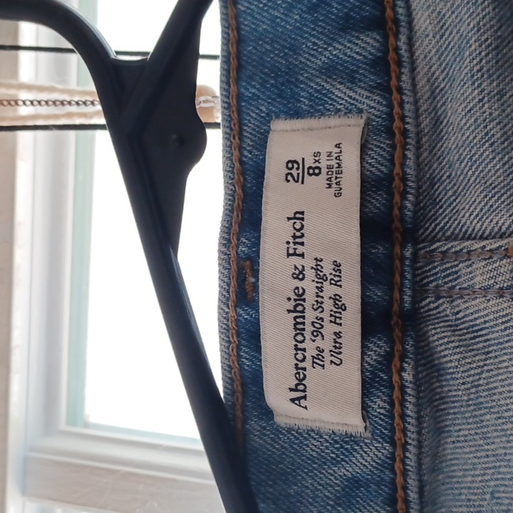 Ambercombie 90s straight high rise, nwt never worn ,too big my lose is your gain